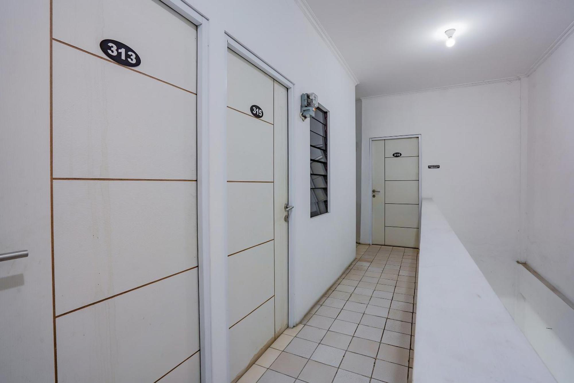 Hotel Spot On 90110 A1 Pakis Argosari Surabaja Zewnętrze zdjęcie